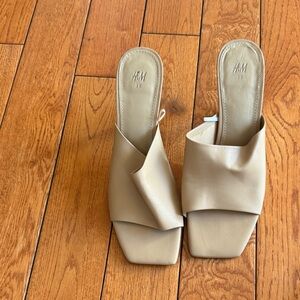H&M Women's nude heeled mules